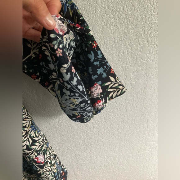 J. Jill ▪️Size Medium 3/4 Sleeves Black Floral Rayon Side Slits Tunic Top - Picture 6 of 13